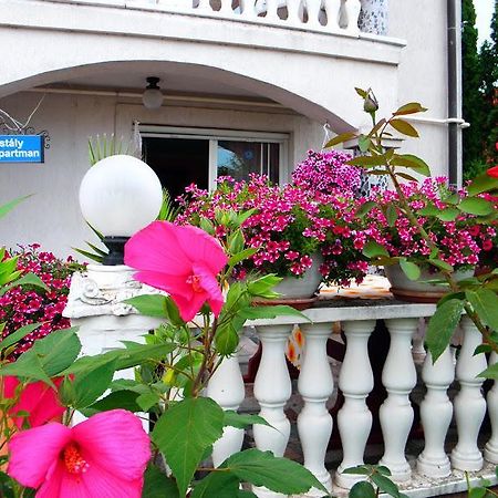 Bed and Breakfast Kristaly Apartman à Hévíz Extérieur photo