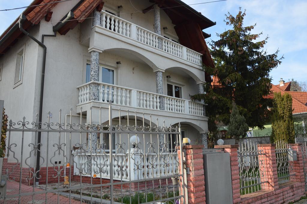 Bed and Breakfast Kristaly Apartman à Hévíz Extérieur photo