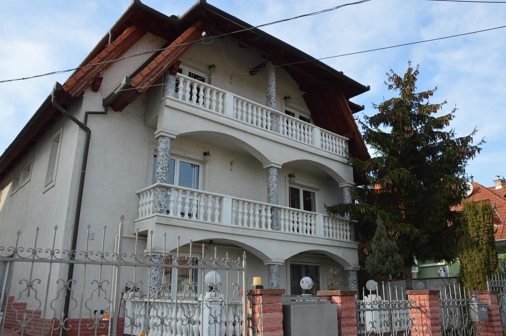 Bed and Breakfast Kristaly Apartman à Hévíz Extérieur photo