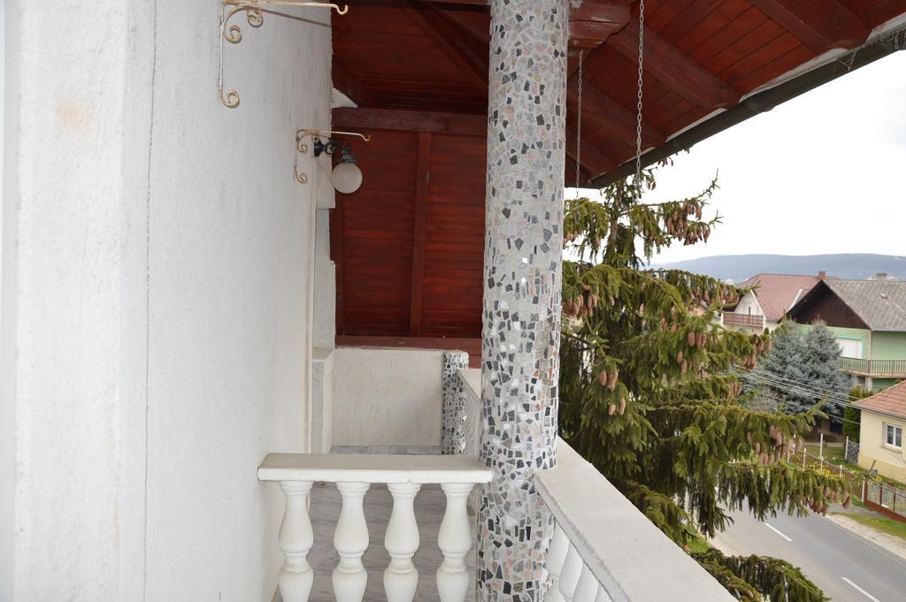 Bed and Breakfast Kristaly Apartman à Hévíz Extérieur photo