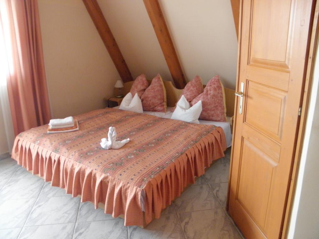 Bed and Breakfast Kristaly Apartman à Hévíz Extérieur photo