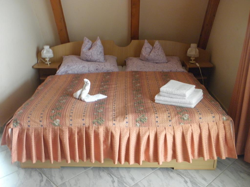 Bed and Breakfast Kristaly Apartman à Hévíz Extérieur photo