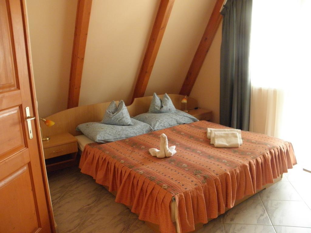 Bed and Breakfast Kristaly Apartman à Hévíz Extérieur photo