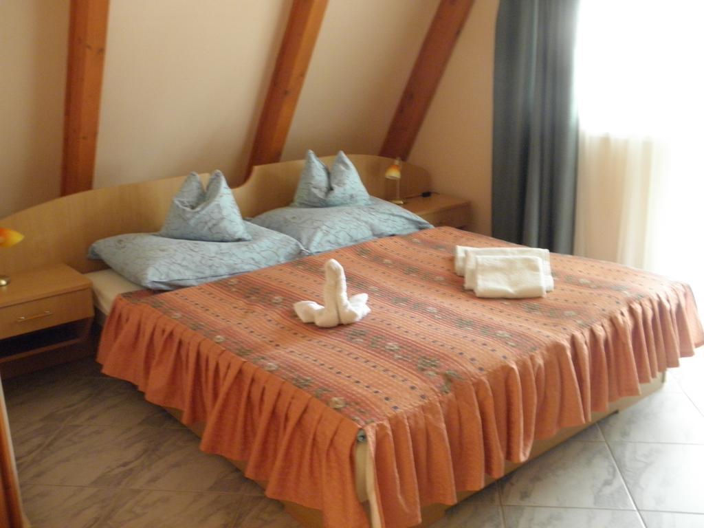 Bed and Breakfast Kristaly Apartman à Hévíz Extérieur photo