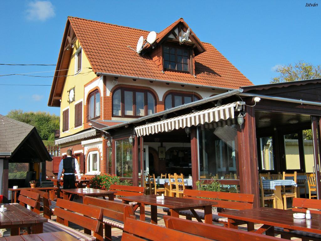 Bed and Breakfast Kristaly Apartman à Hévíz Extérieur photo