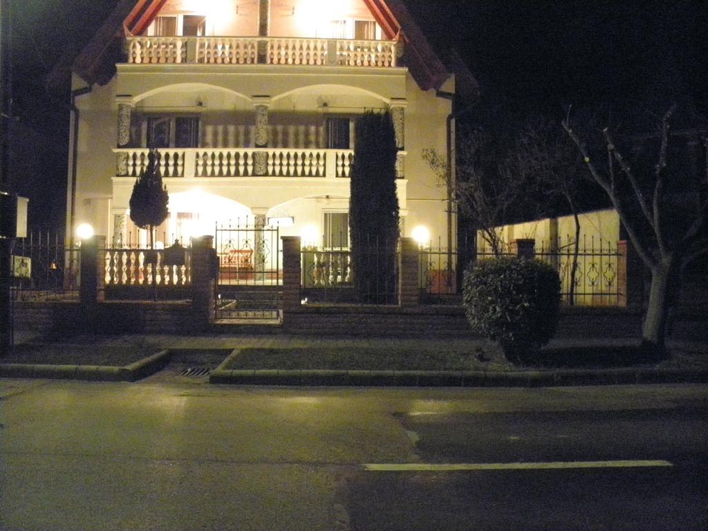 Bed and Breakfast Kristaly Apartman à Hévíz Extérieur photo